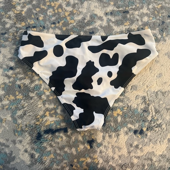 Cow Print / Black and White / 12-14 years / Swimsuit / Rarely worn / Padding - Picture 2 of 3